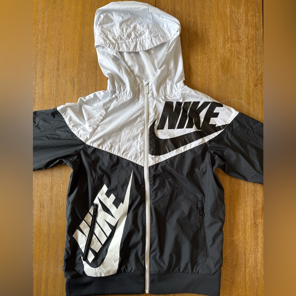 Nike Youth Anorak Jacket – Black & White – Size Medium